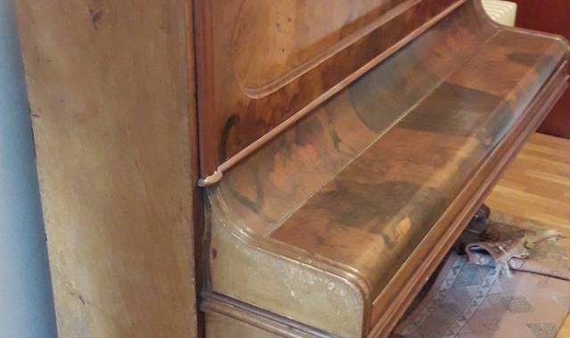 Instruments de musique piano droit KLUSSMANN