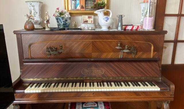 Instruments de musique piano meuble bon état à accorder