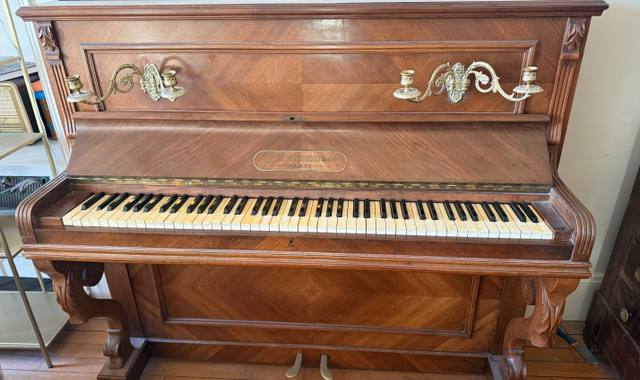 Instruments de musique piano ancien