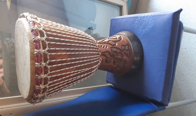 Instruments de musique djembé à réparer
