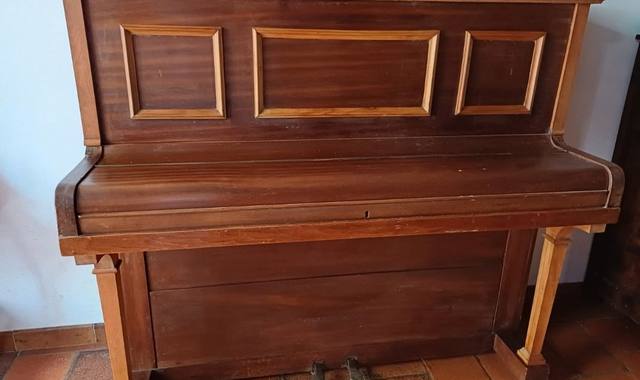 Instruments de musique piano cadre métallique