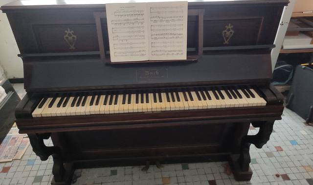 Instruments de musique piano droit