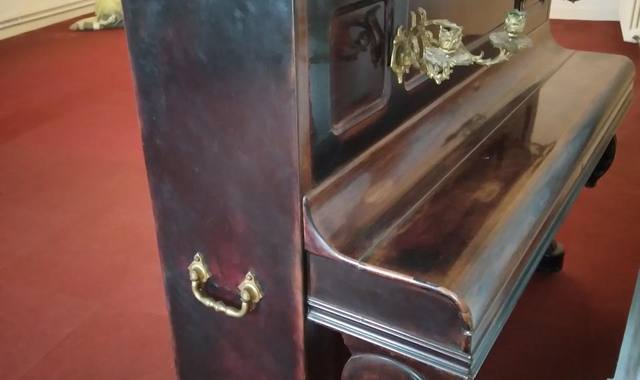 Instruments de musique un beau piano Gavaud.