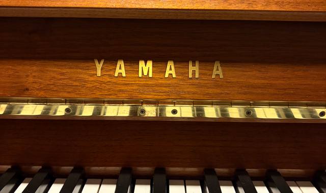 Instruments de musique qui souhaite piano Yamaha droit très bon état ?beau piano droit Yamaha