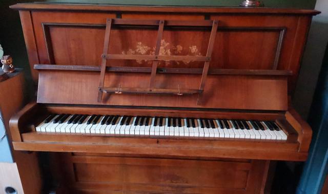 Instruments de musique piano droit à donner