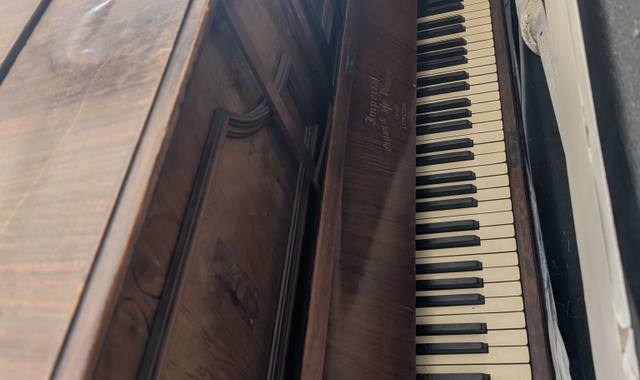 Instruments de musique piano Droit