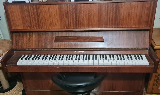 Instruments de musique a.donner, piano Holstein