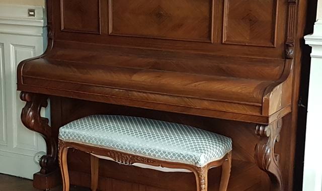 Instruments de musique un piano PLEYEL