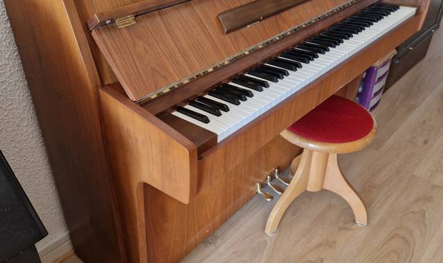 Instruments de musique piano droit Kawai