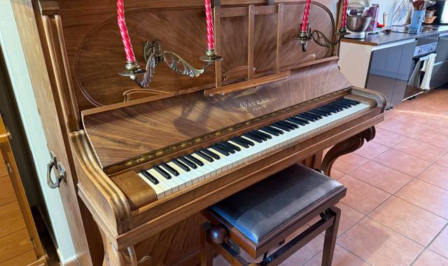 Instruments de musique piano droit de qualité