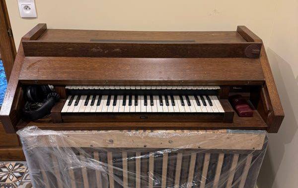 Instruments de musique harmonium ancien en bois