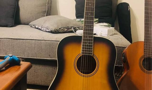 Instruments de musique guitare en bon état