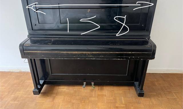 Instruments de musique un piano SCHWEIGHOFER