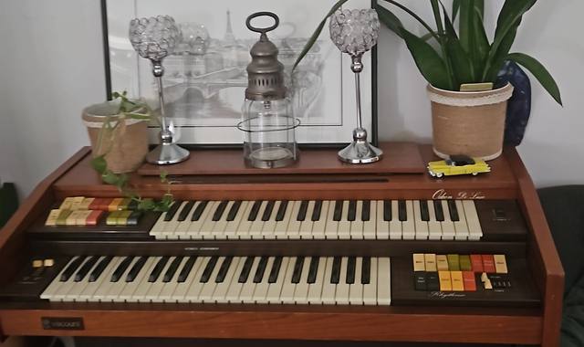 Instruments de musique je donne un piano bon etat , fusible à changer