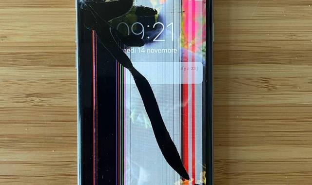 Informatique iPhone 12 Pro 128Go (écran à changer)