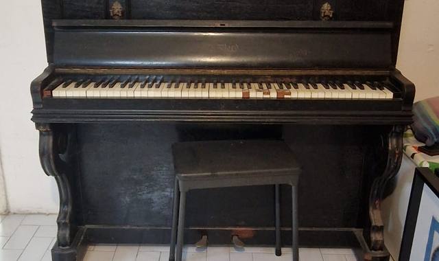 Instruments de musique piano droit