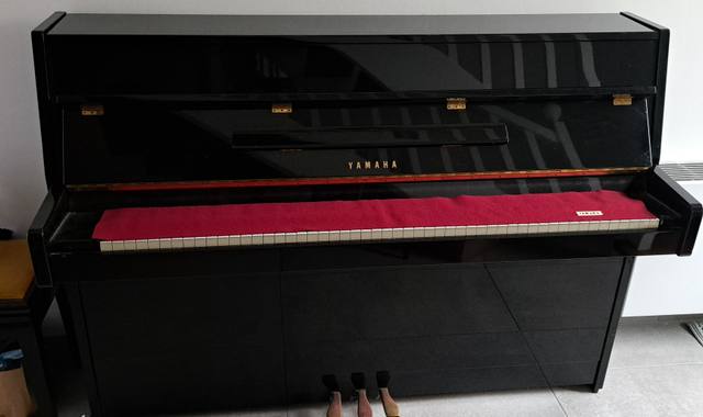 Instruments de musique piano droit Yamaha
