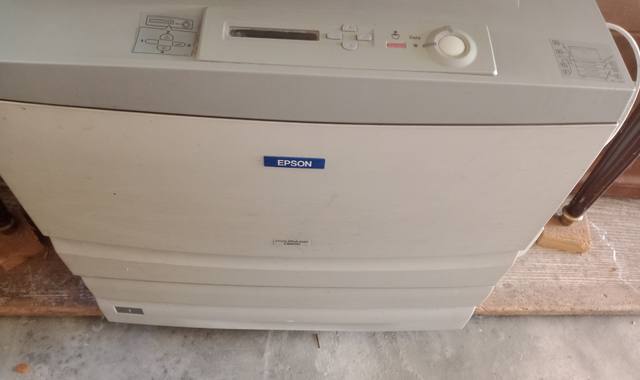 Informatique imprimante laser A3 couleur epson c8600  35kg