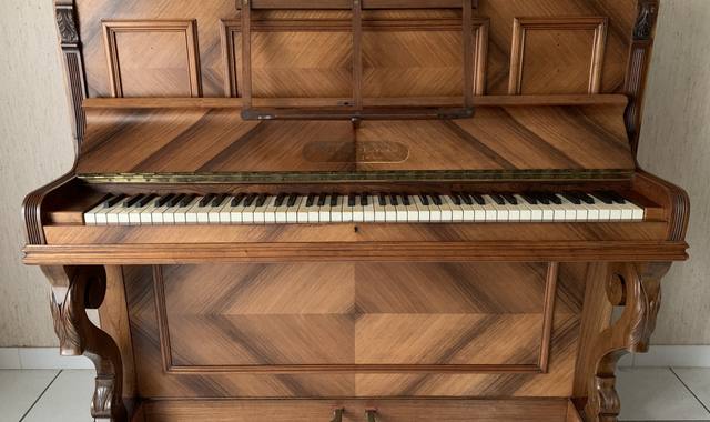 Instruments de musique piano droit