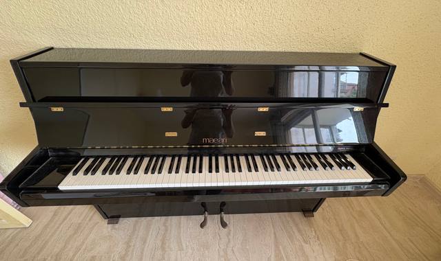 Instruments de musique je donne un piano droit de marque maeari