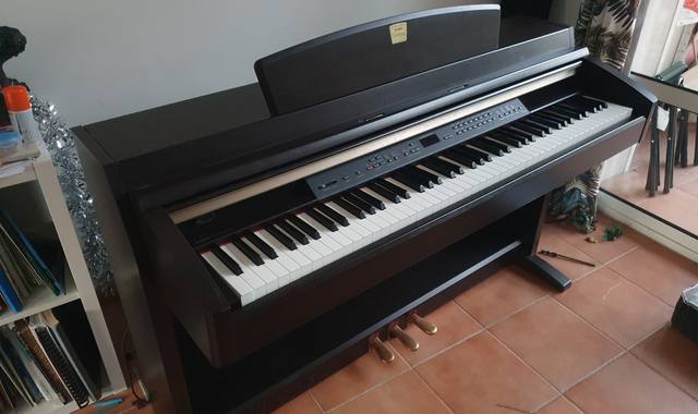 Instruments de musique pianos électrique yamaha pour pièce
