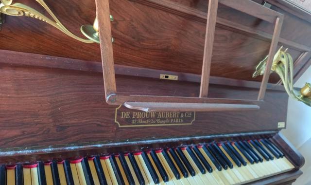 Instruments de musique elégant piano