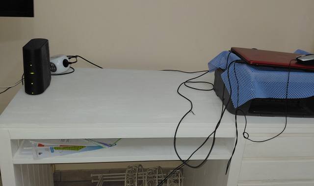 Informatique grand bureau  blanc tres propre impeccable  long 1m30