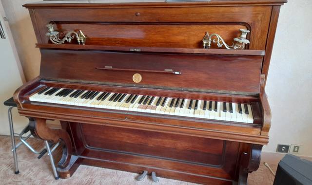 Instruments de musique piano droit
