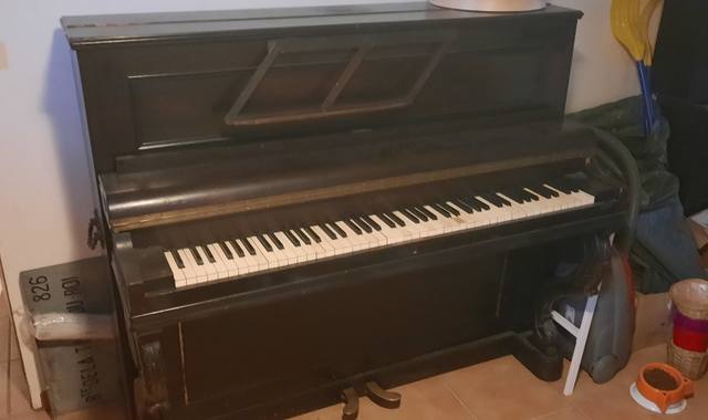 Instruments de musique piano droit bois Levêque 1890-1900 couleur ébène