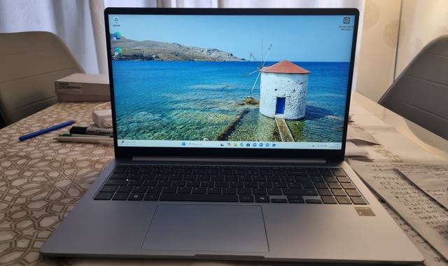 Informatique jE donne samsung e book quasi neuf juste pour fille (offre limitee a 2 jours)