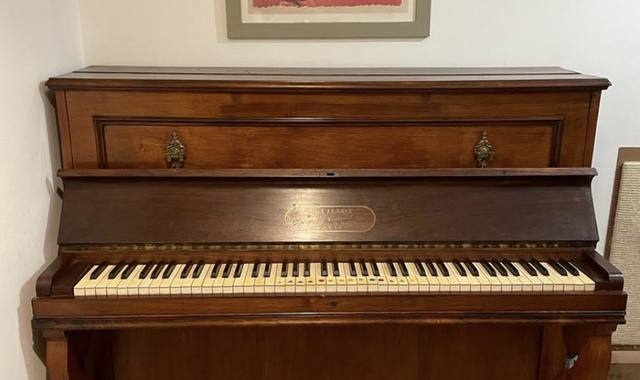 Instruments de musique piano A.Guillot