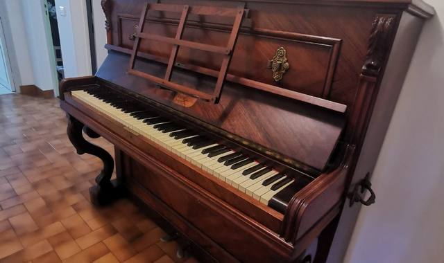 Instruments de musique piano droit