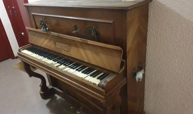 Instruments de musique PIANO