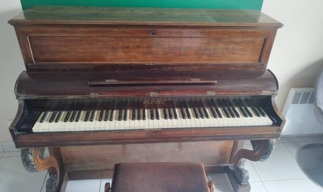 Instruments de musique Piano Pleyel 1900 et tabouret