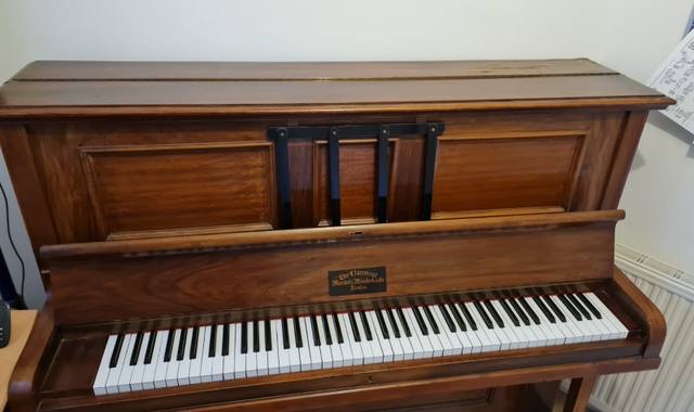 Instruments de musique piano droit