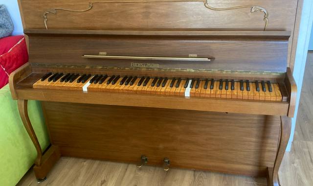 Instruments de musique piano droit marque Fuchs & Mohr