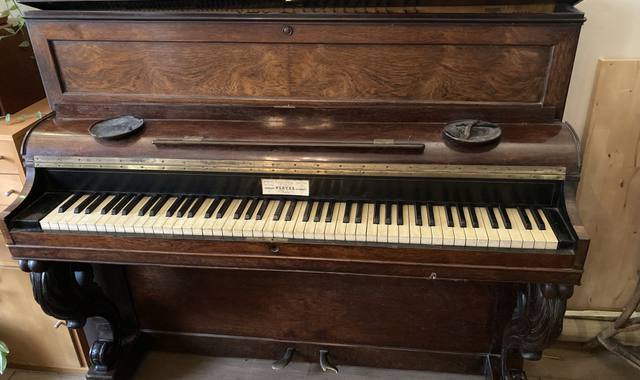 Instruments de musique piano Pleyel 1959 (collection)