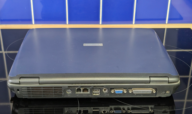 Informatique tOSHIBA SATELLITE SA60-219 ModPSA60E-OLT060FR (Pentium 4 3GHz, Bus 133MHz, 1GO)