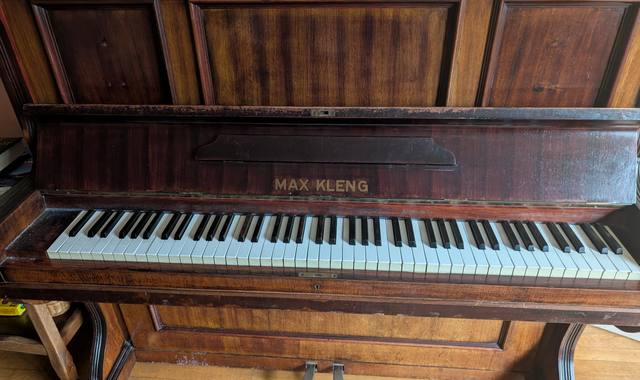 Instruments de musique piano droit Max Kleng Bon état
