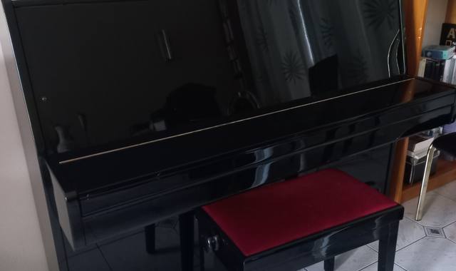 Instruments de musique piano droit (acoustique)