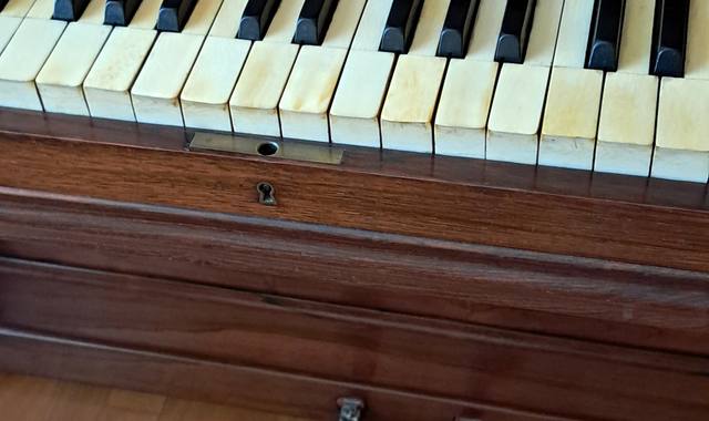 Instruments de musique piano droit