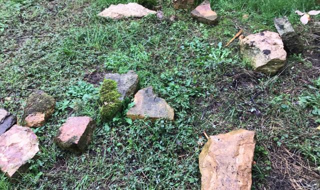 Jardinage pierres dorées