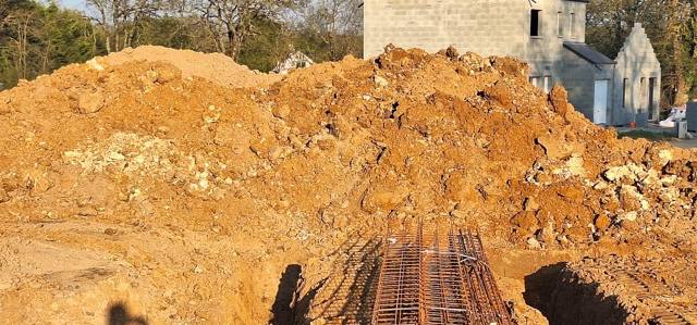 Jardinage terre à enlever sur place