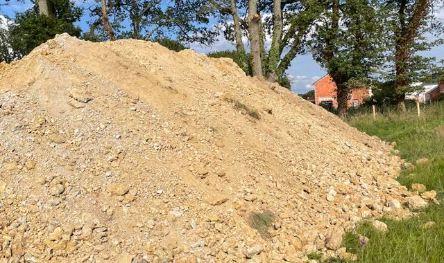 Jardinage terre gratuite sur St Lambert la Potherie