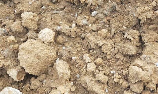 Jardinage terre de remblais