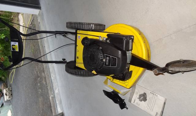 Jardinage débroussailleur thermique