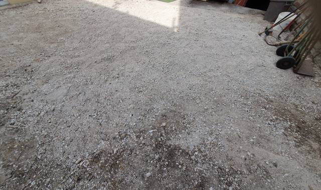 Jardinage gravier clair propre
