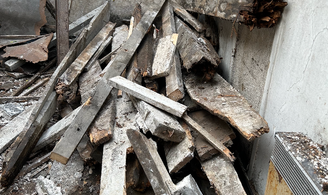 Jardinage bois de charpente à brûler