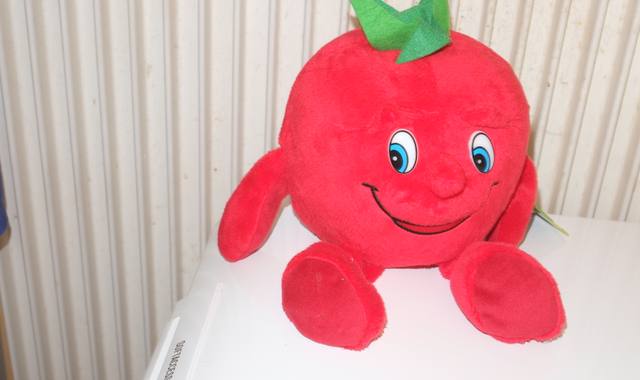 Jeux, Jouets peluche pour enfant (jamais utilisée) sujet tomate