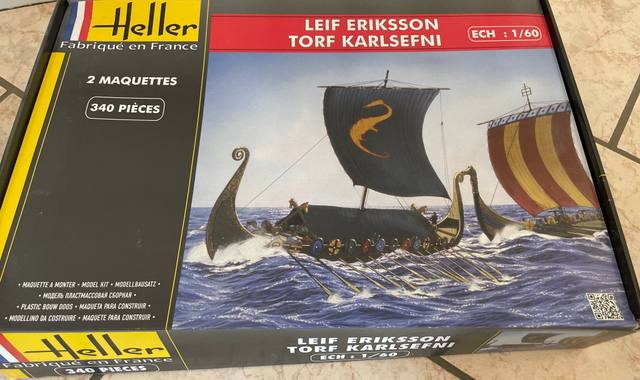 Jeux, Jouets maquette de 2 bateaux en plastique